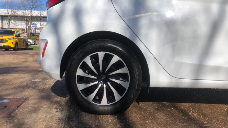 Ford Fiesta 1.0 EcoBoost Hybrid mHEV 125 Titanium 5dr Auto Petrol Hatchback